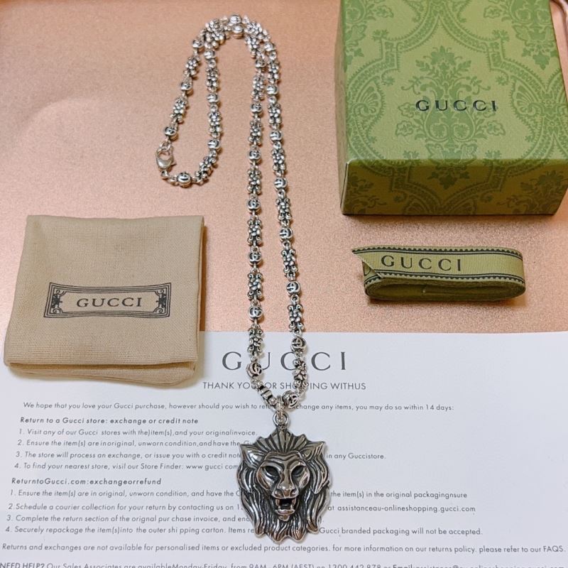 G*u*i necklaces